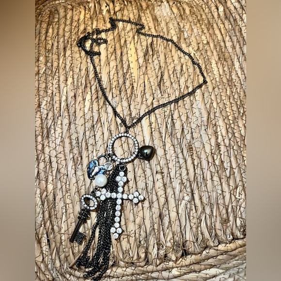 Elegant Black and Silver Cross Pendant Necklace - Picture 4 of 7